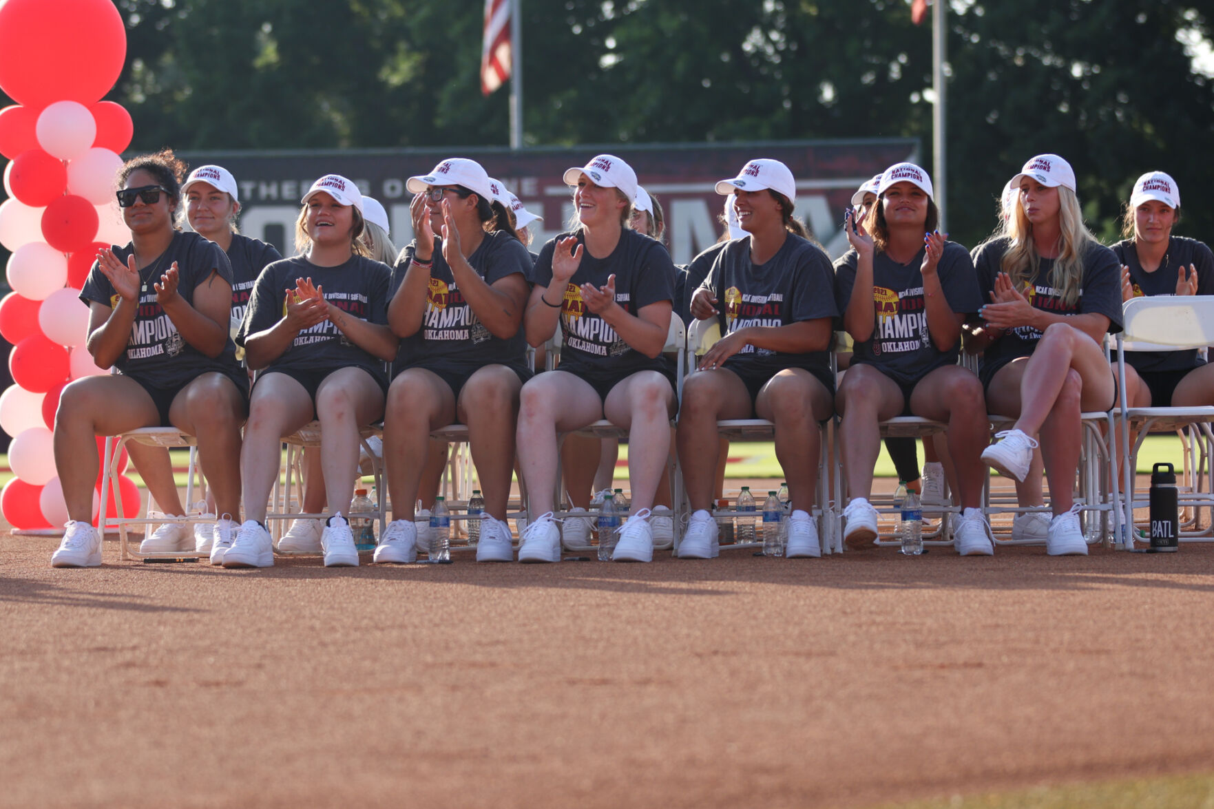 Sooners clap
